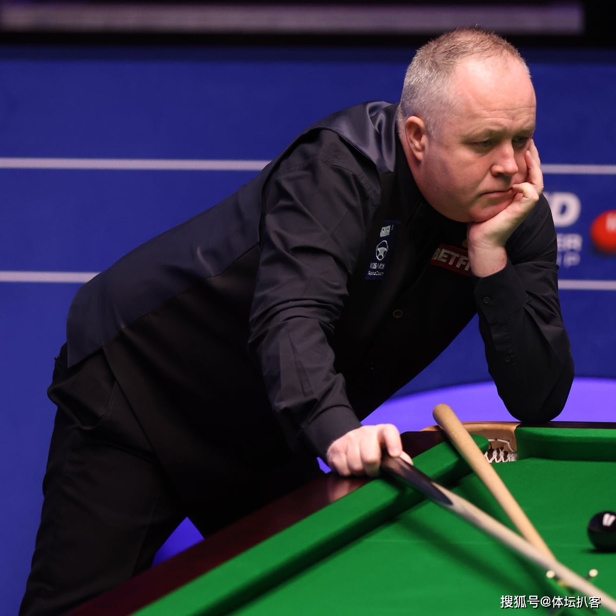 更展现了她 更展现了她